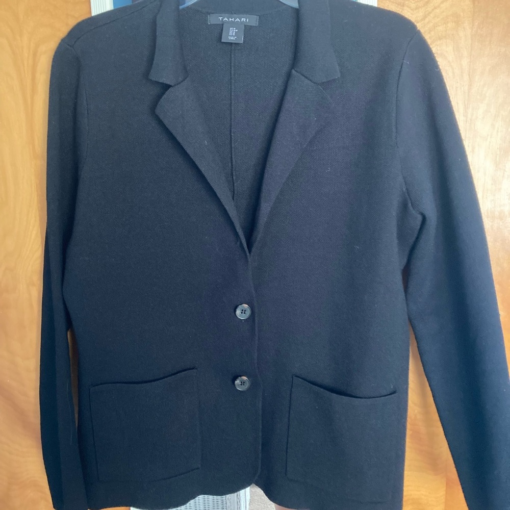 Tahari mid weight blazer NWOT